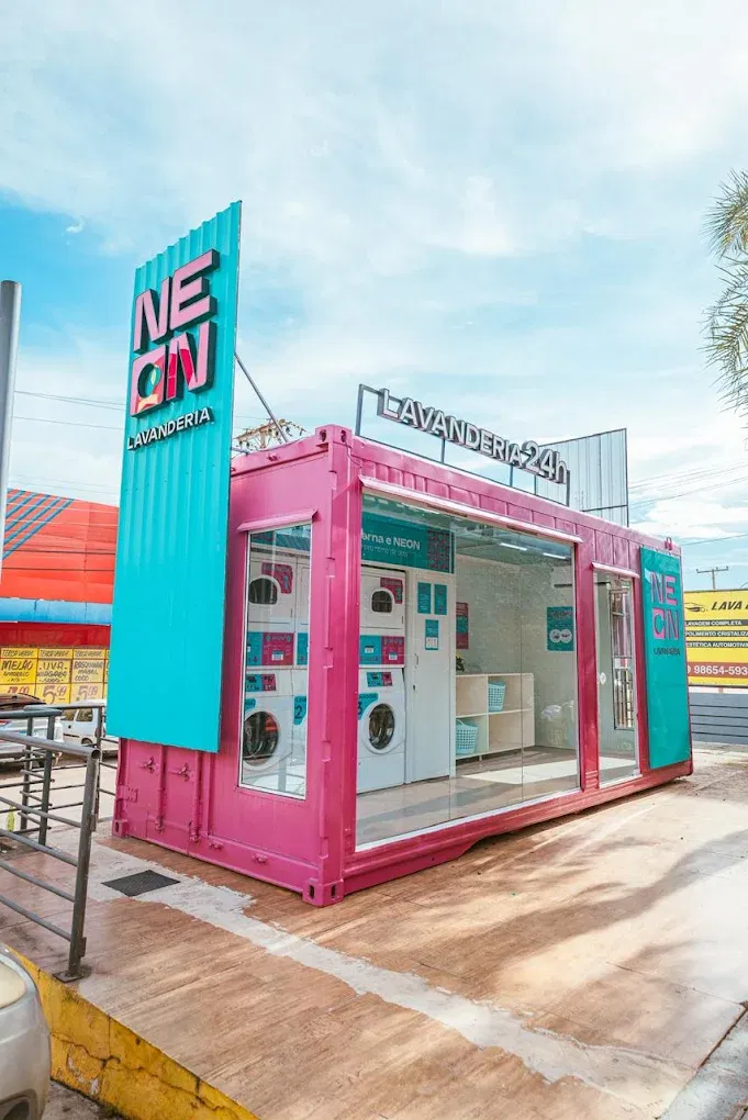 Fachada completa da Neon Lavanderia